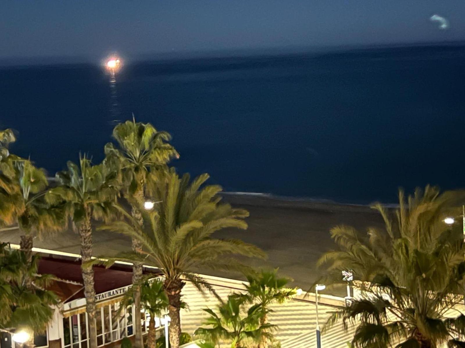 Estudio Mar En Calma, Primera Linea De Playa Con Vistas Al Mar Торрокс-Коста Экстерьер фото